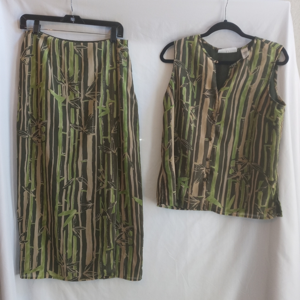 Liz Claiborne  Villager 2-piece Skirt Size (10) & Blouse Size (12)